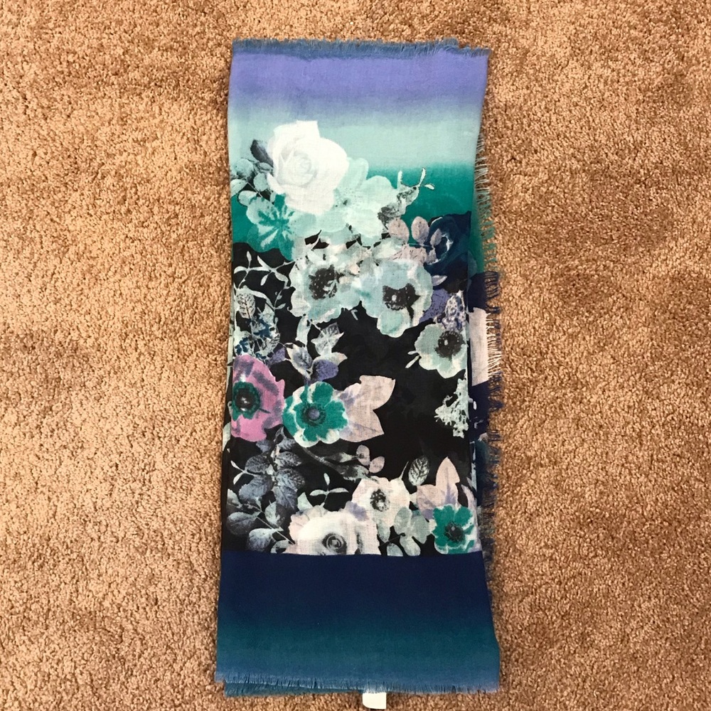 Apt. 9 scarf